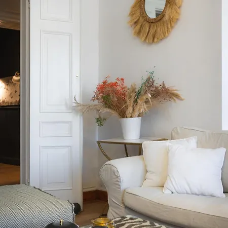 דירה Dimora - A Spacious Luxury Penthouse In Town's Heart
