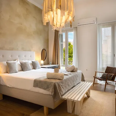 דירה Dimora - A Spacious Luxury Penthouse In Town's Heart