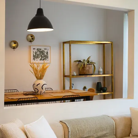 דירה Dimora - A Spacious Luxury Penthouse In Town's Heart *