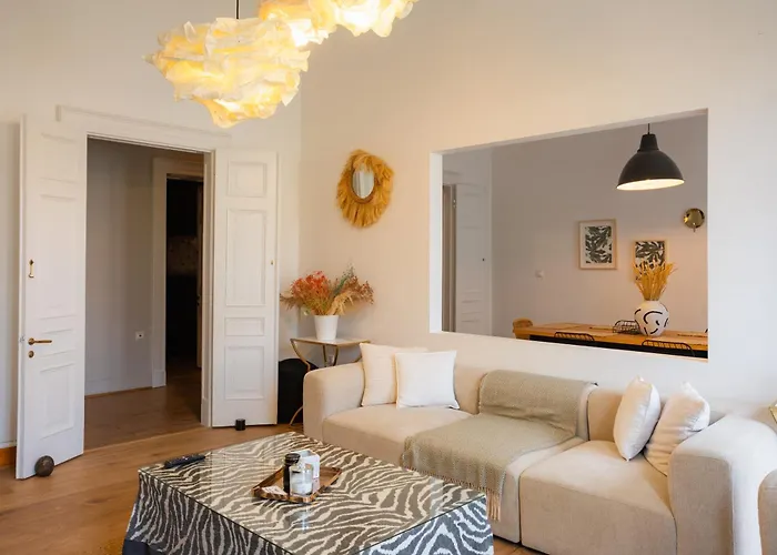Apartment Dimora - A Spacious Luxury Penthouse In Town's Heart *